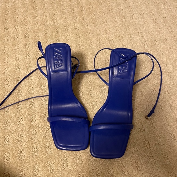 Zara heeled strappy leather sandals - Picture 2 of 12